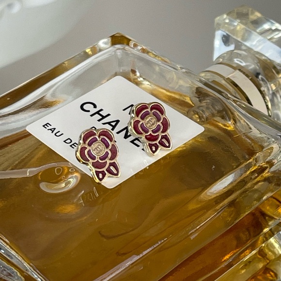 CHANEL CC Logo Camellia Gold Tone Pierce Earrings - Picture 10 of 10